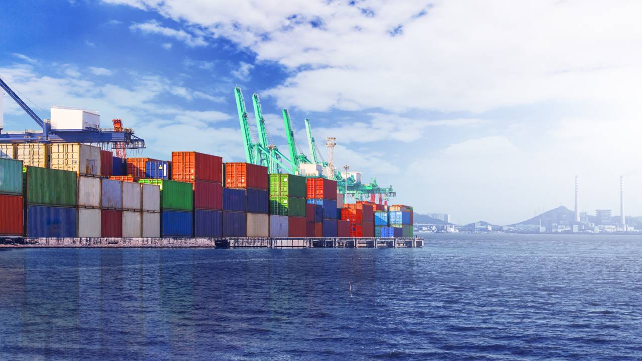 Cómo elegir entre un Agente de Carga y un Operador Logístico | Interborders