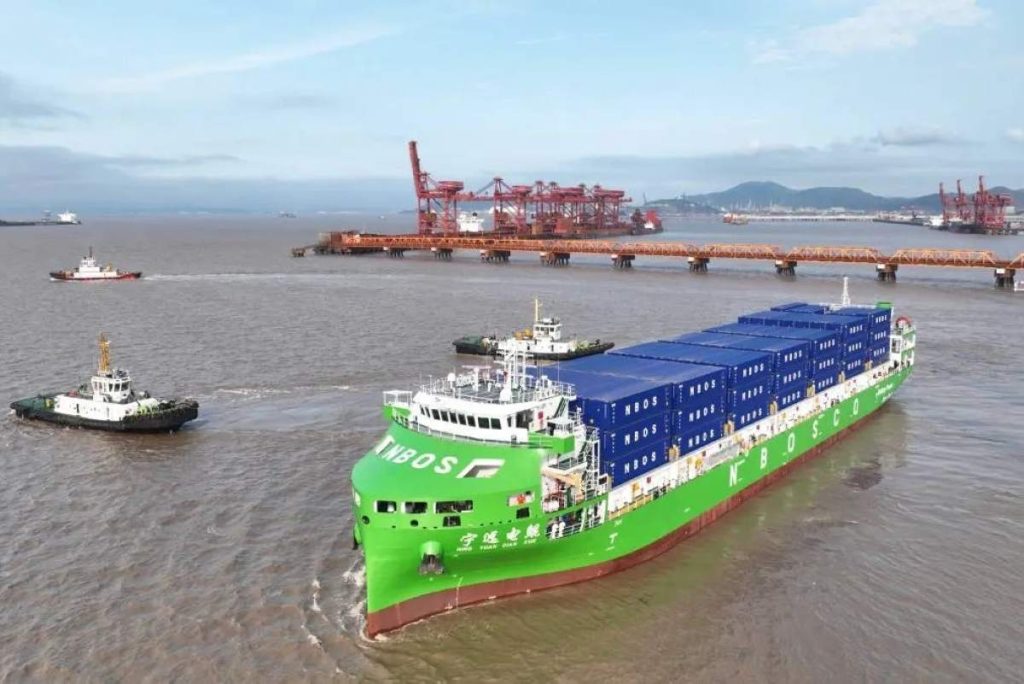 China pone en operación el mayor buque portacontenedores 100% eléctrico del mundo | Interborders