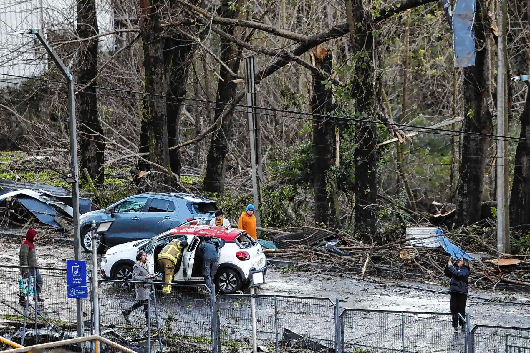 Fenómeno climático en el sur de Chile: un tornado impactó Puerto Varas | Interborders