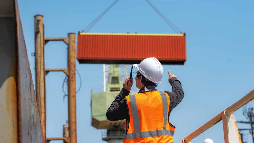 Factor de estiba: cómo el volumen de tu carga puede cambiar la tarifa | Interborders