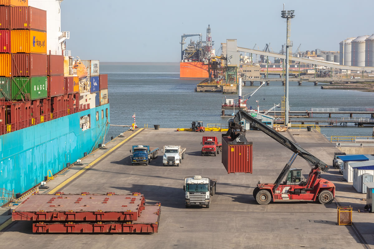Conflicto portuario Bahía Blanca frena camiones | Interborders