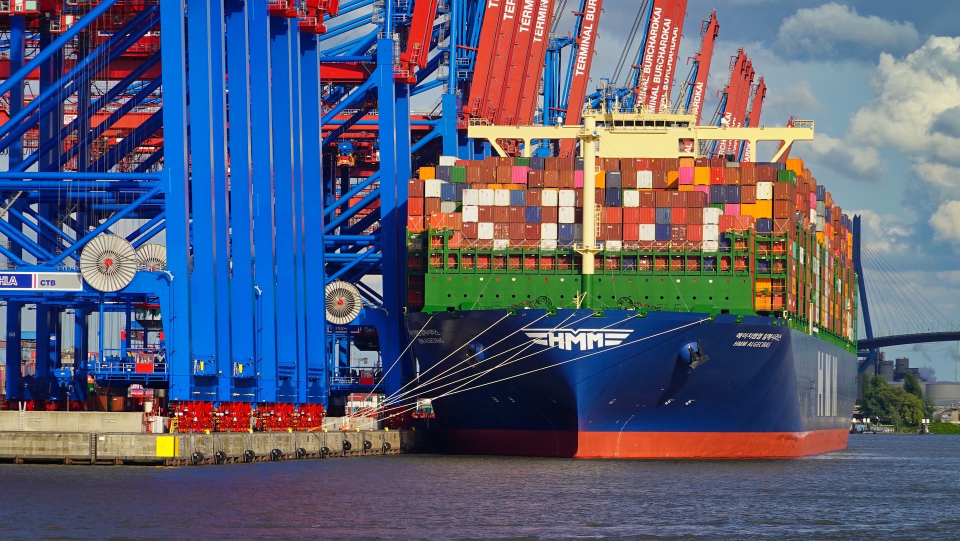 El gigante invisible: El transporte marítimo y su dominio global | Interborders